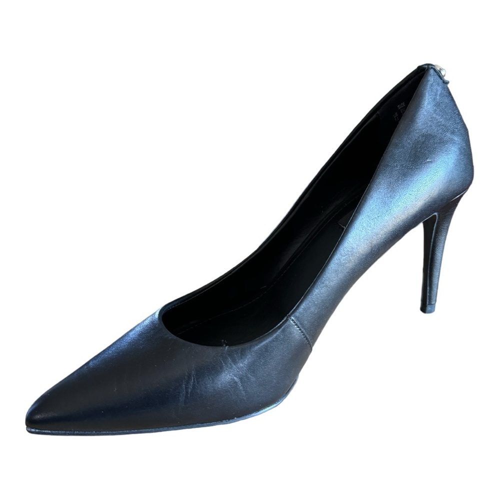 EUC DKNY Black Classic Dress Pumps. Size 7.5